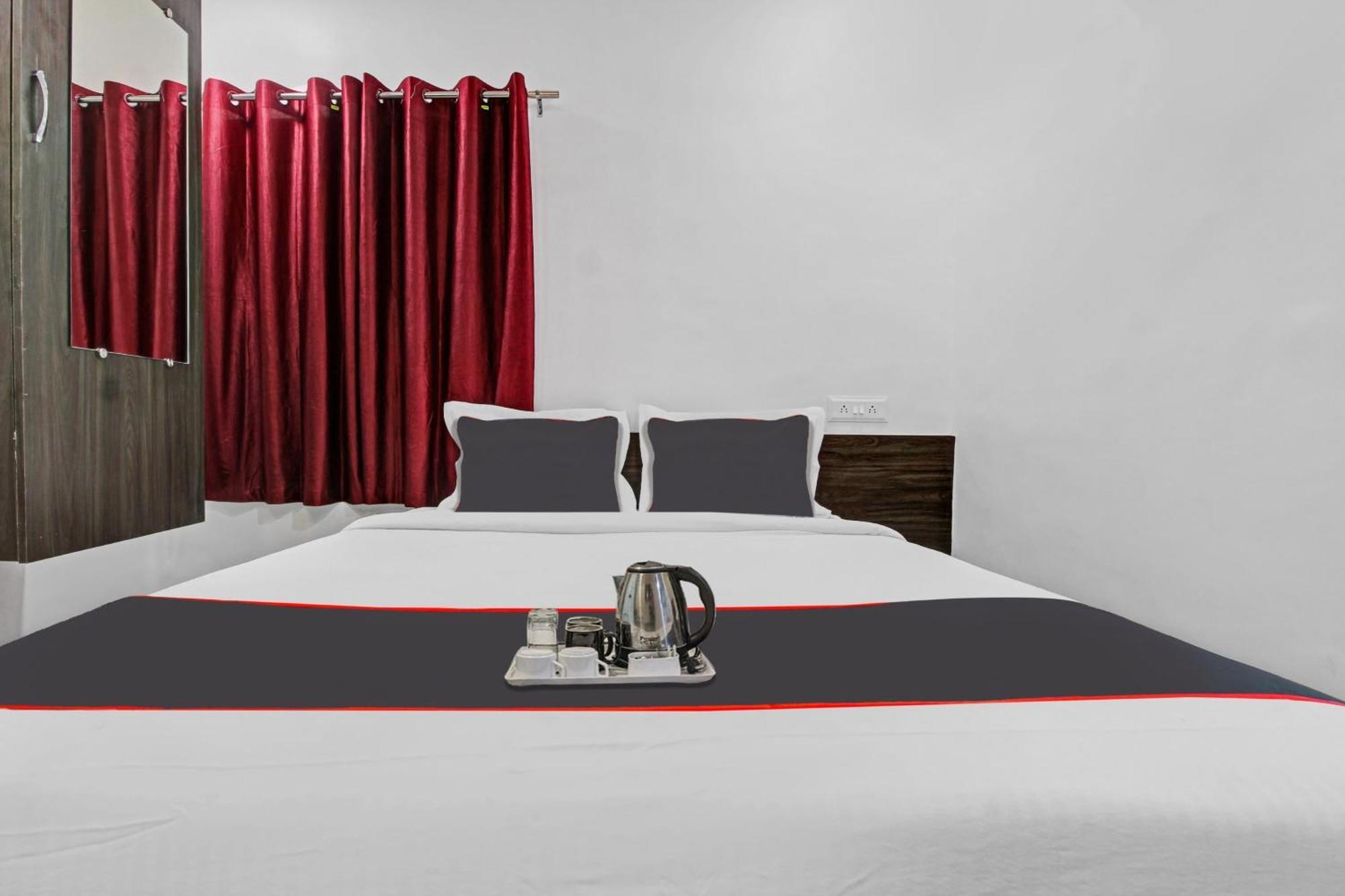Collection O Sairaj Lodging & Boarding Hotel Shikrapur ภายนอก รูปภาพ