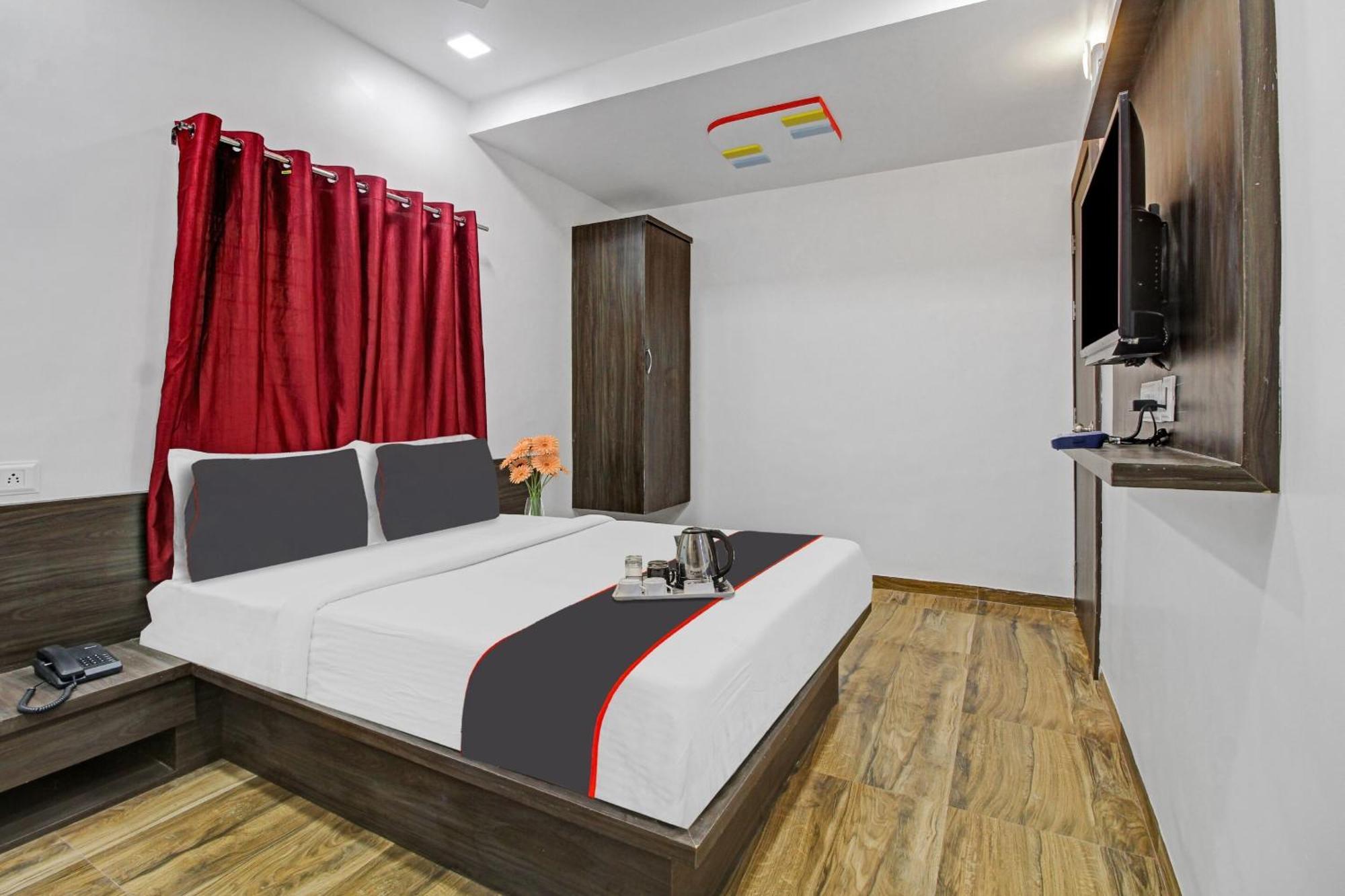Collection O Sairaj Lodging & Boarding Hotel Shikrapur ภายนอก รูปภาพ
